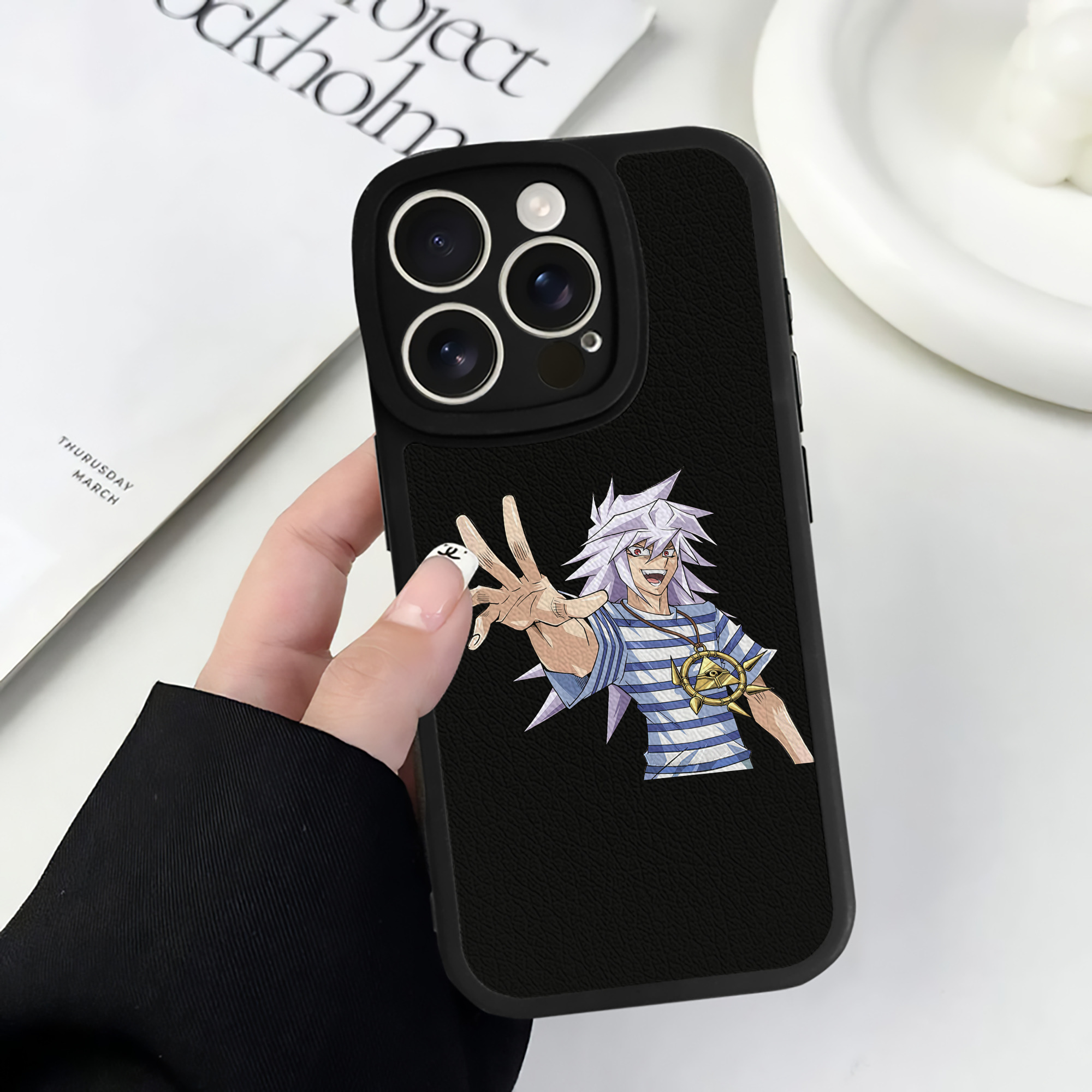 遊☆戯☆王 Yu-Gi-Oh! 【iPhone 16シリーズ対応】シリコンスマホケース（レザー調） 材質：シリコン